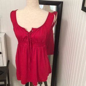 Scoop neck laced pinching blouse